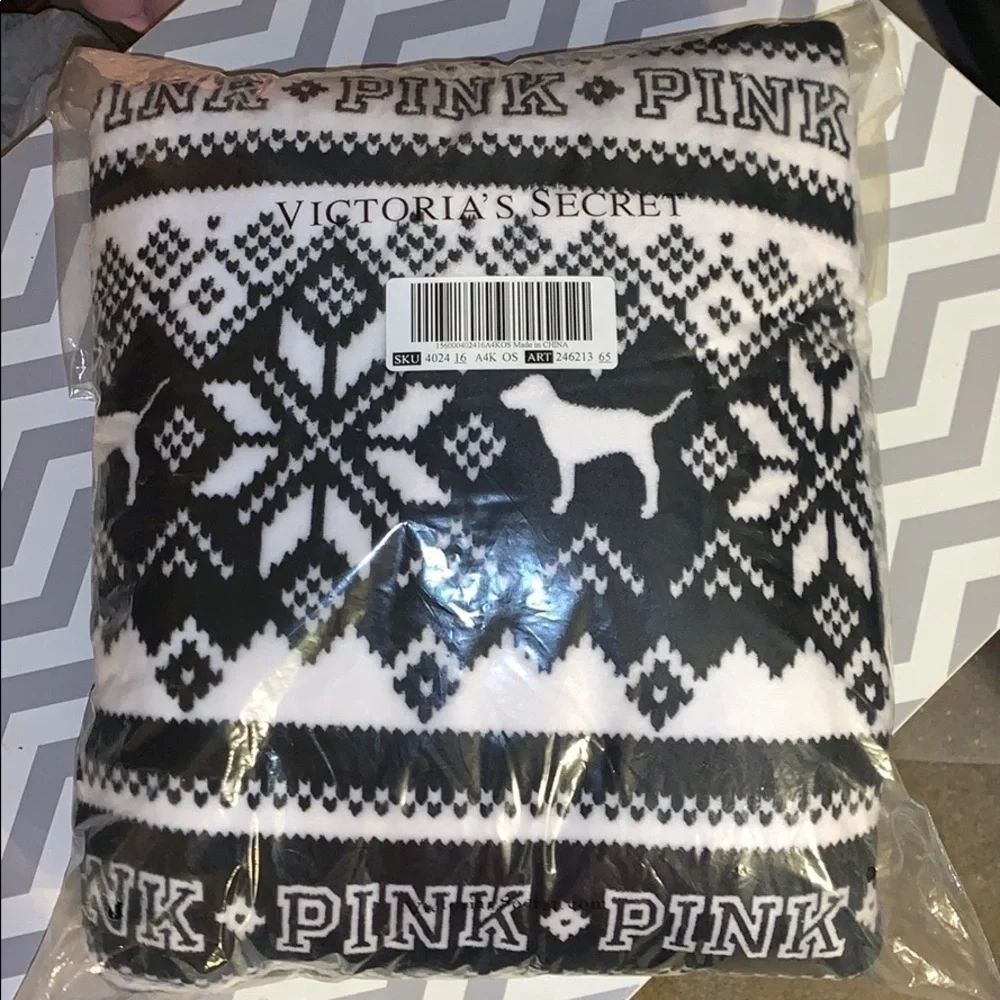 VS PINK Super Soft Sherpa Fleece Blanket
